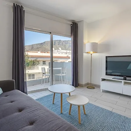 Appartement 303. Modern, Sunny Ifonche With Wifi